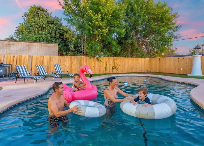 Oasis - Pool - Game - Fire Pit Holiday home *